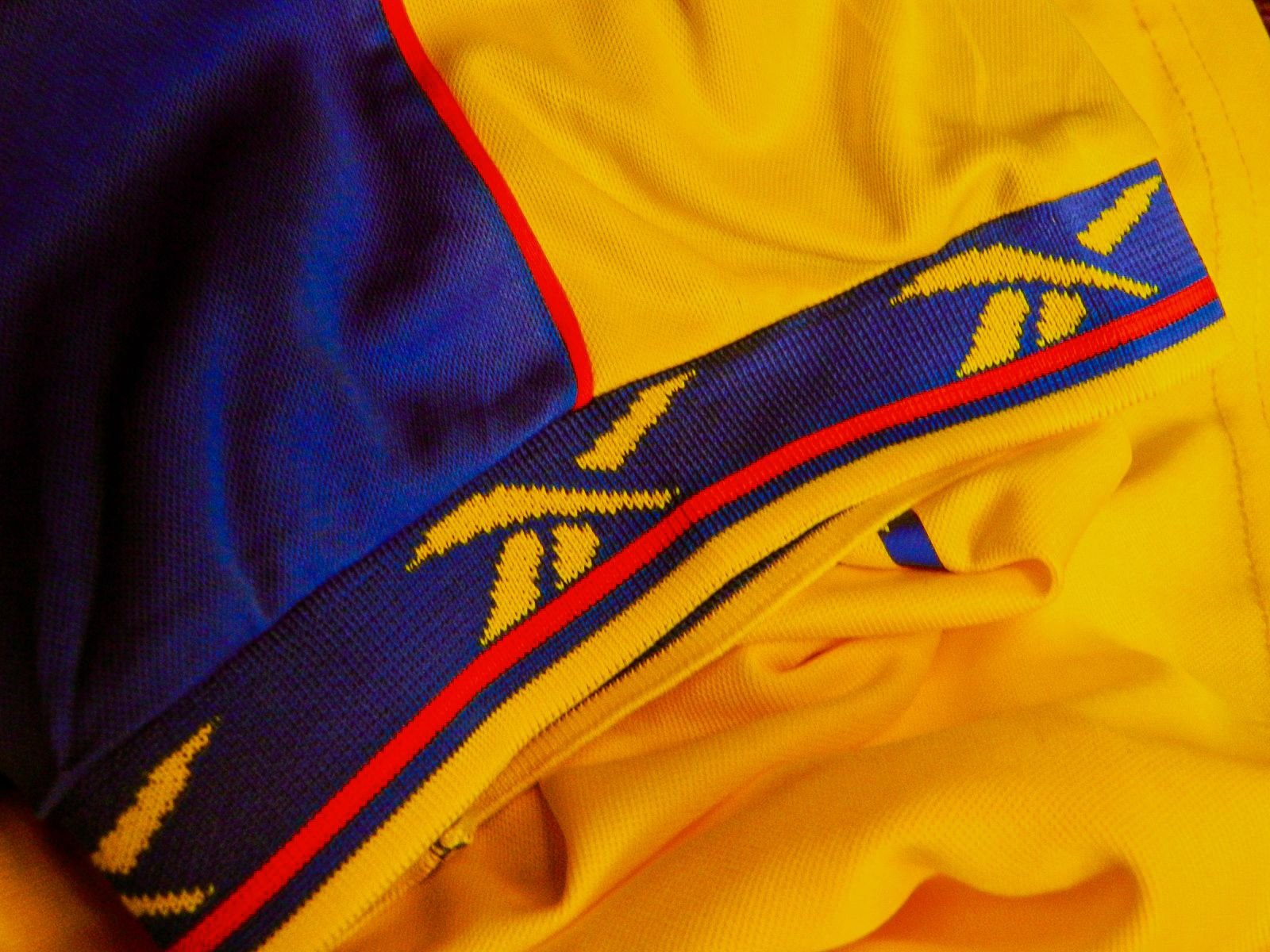 CAMISETA RETRO 2001