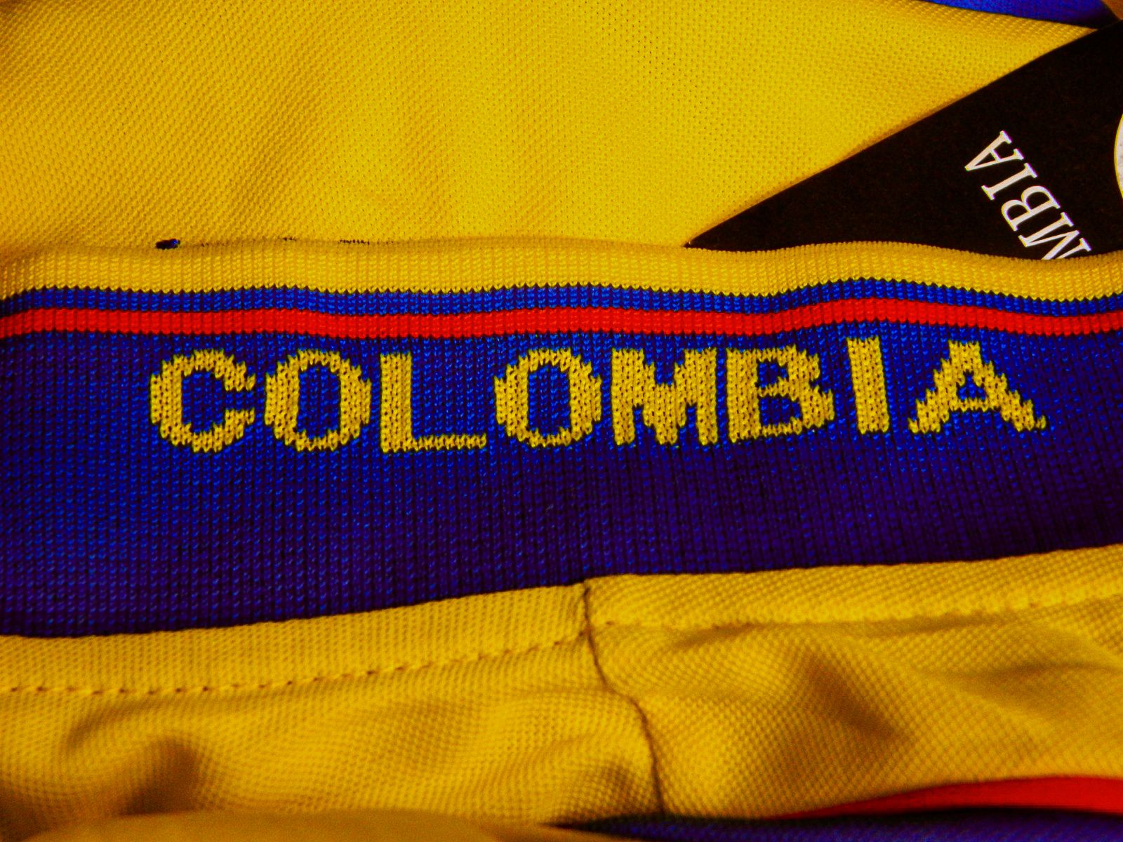 CAMISETA RETRO 2001